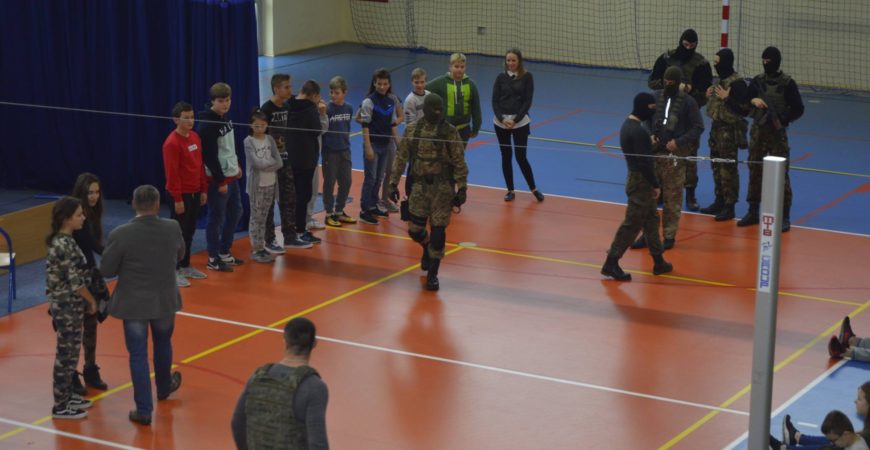Szkolenie z zakresu bezpieczeństwa i antyterroryzmu z udziałem funkcjonariuszy Wojewódzkiej Policji i operatorów służb specjalnych